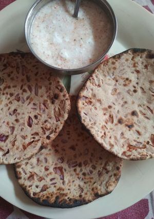 A picture of Tandoori roti.