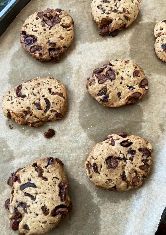 A picture of Date Chip Cookies.