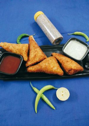 A picture of Crispy Bread Cones.