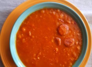 Una foto de Garbanzos con crema de zapallo y tomate