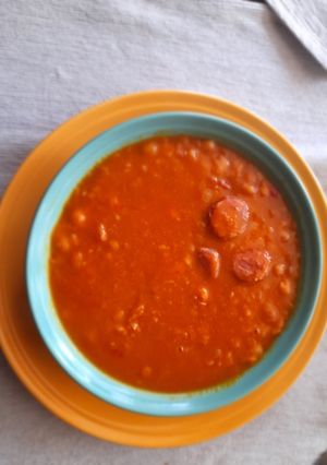 Una foto de Garbanzos con crema de zapallo y tomate