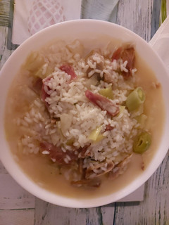 Una foto de Sopa de arroz con jamón y puerros