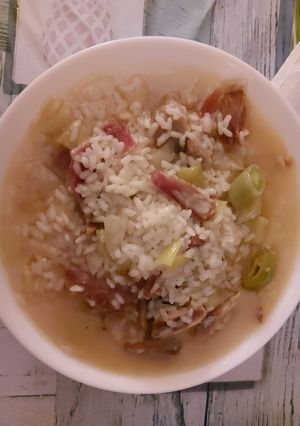 Una foto de Sopa de arroz con jamón y puerros