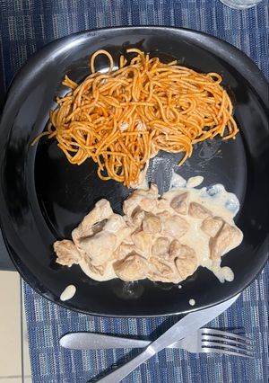 Una foto de Pollo Cremoso Enchipotlado