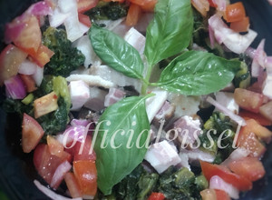 Una foto de Plato principal con panceta & salsa criolla con acelga y albahaca. (Para recibir año nuevo 🥂)