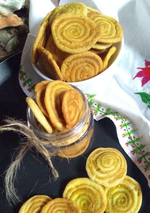বেসন মসলা মঠরী(Besan Masala Mathri recipe in Bengali) রেসিপির প্রধান ছবি