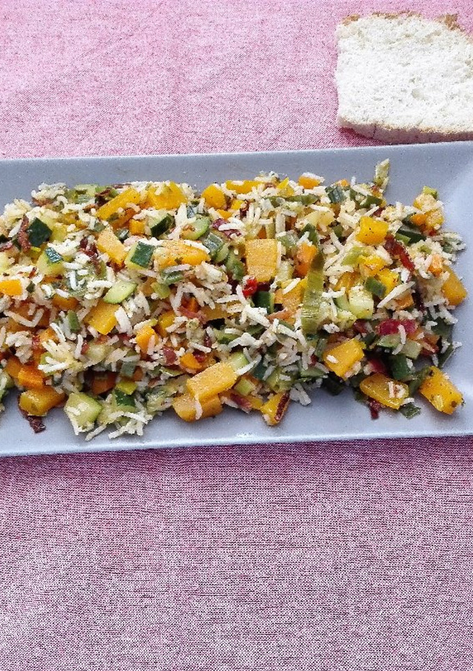 Una foto de Sobras de arroz con verduras
