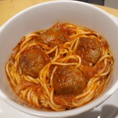 A picture of Rich tomato sauce for pasta.