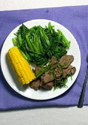 Hình của món Eatclean nào ! Thịt nai xào cần tây + Cải bó xôi hấp + Bắp luộc.