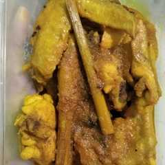 A picture of Ayam Bumbu Kuning.