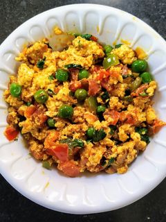 पनीर भुर्जी (Paneer bhurji recipe in Hindi) रेसिपी मुख्य फोटो