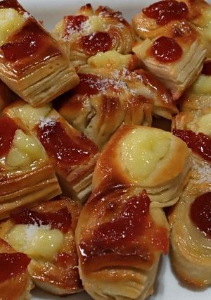 Una foto de 🥐Facturas🥐😋