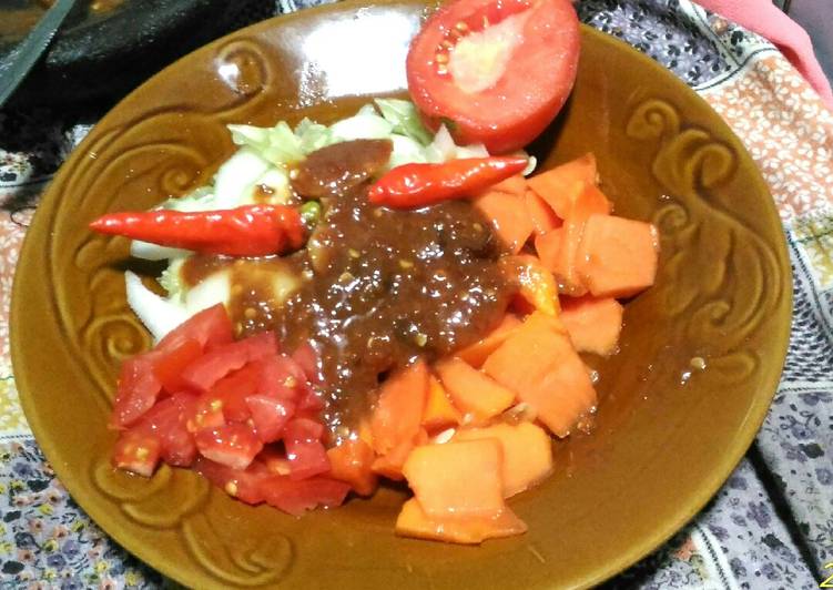 Langkah Mudah untuk Membuat Rujak Sambal Kacang Anti Gagal