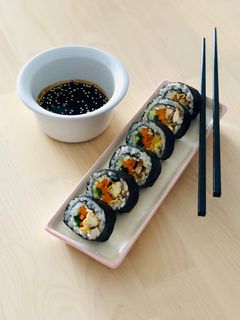 Una foto de Kimbap o Gimbap Coreano 🇰🇷