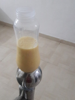 गुड़ वाला मैंगो शेक (Gud wala mango shake recipe in hindi) रेसिपी मुख्य फोटो
