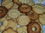 A picture of butter cookies with margarine