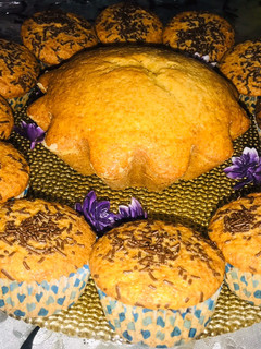Una foto de Magdalenas deliciosas con limón y chocolate 😋🧁🥧