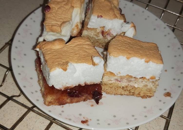 Gluténmentes túrós szilvás habos pite