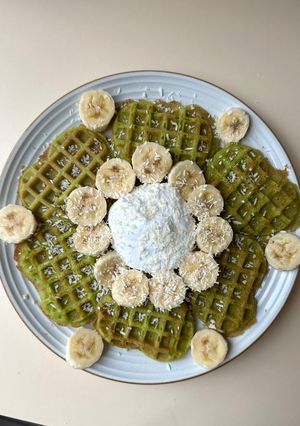A picture of Vietnamese Pandan Coconut Waffles (bánh kẹp lá dứa).