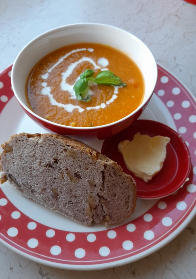 A picture of Parsnip,carrot and tomato soup.