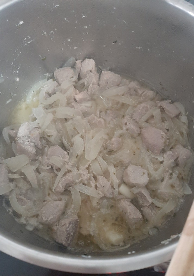 Una foto de Atún encebollado