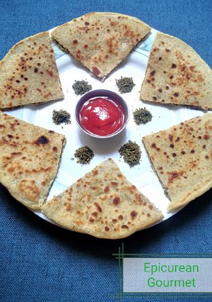 झातर मनकिश (अरेबिक ब्रेकफास्ट) (Jhatar Mankish recipe in marathi) रेसिपी चे मुख्य फोटो 