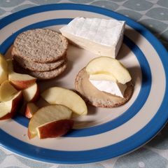 A picture of Brie, Apple & Honey 'Quick Snack'.