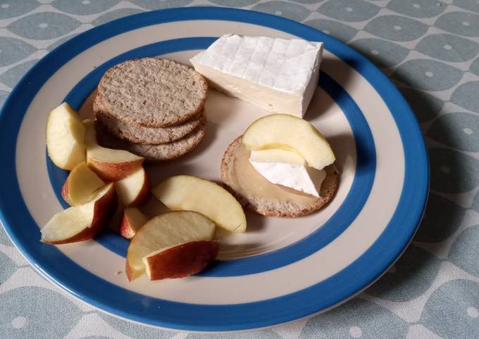 Brie, Apple and Honey Quick Snack
