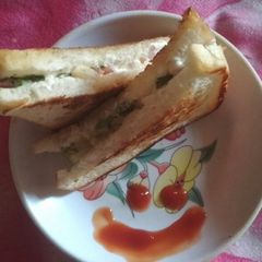 A picture of Curd veggies sandwich.