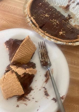 A picture of No bake chocolate pie.
