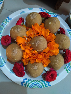 चूरमा लड्डू (churma ladoo recipe in Hindi) रेसिपी मुख्य फोटो