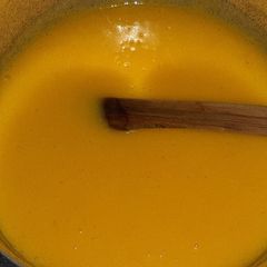 A picture of Pototo carrot soup.