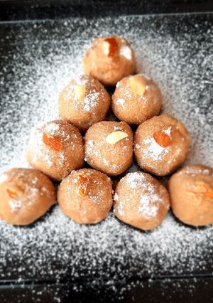 A picture of Chauhaare & nuts ladoo(Dry dates ladoo).