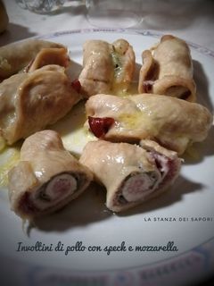 Foto di Involtini di pollo con speck e mozzarella