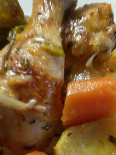 Una foto de Muslos de pollo asados