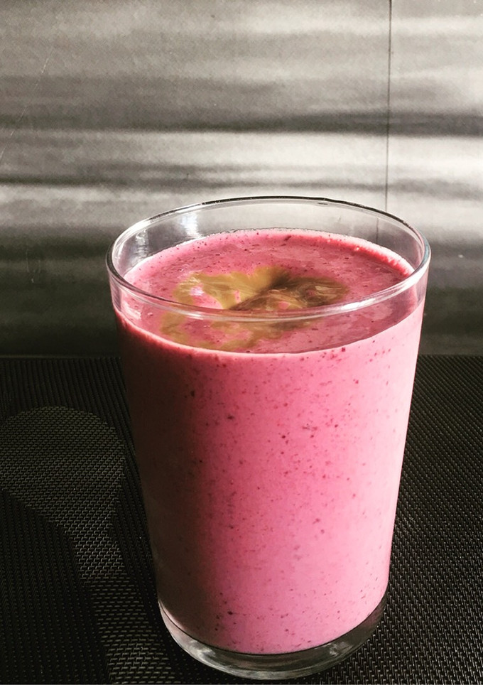 Una foto de Smoothie de frutos rojos con peanut