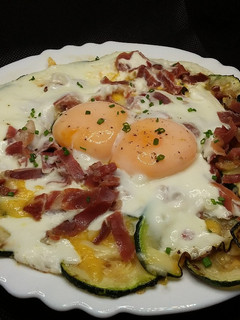 Una foto de Calabacín con queso jamón y huevos