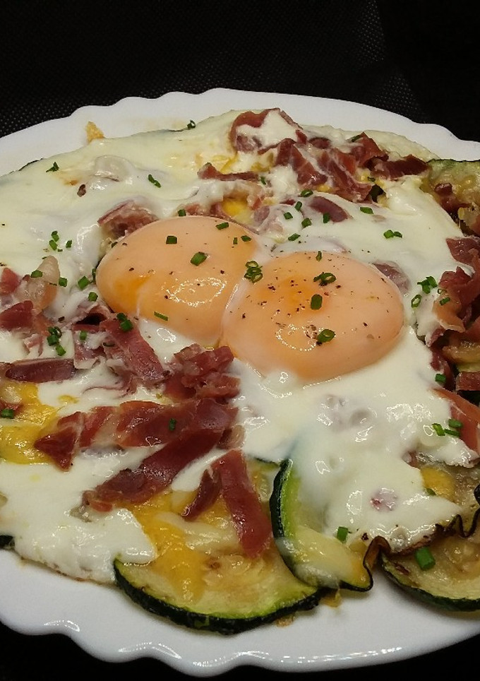 Una foto de Calabacín con queso jamón y huevos