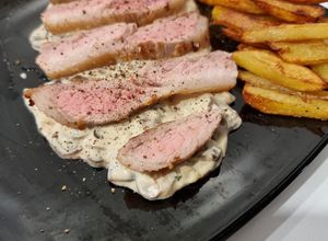 Foto principal de Secreto ibérico con Champiñones a la mostaza de Dijon