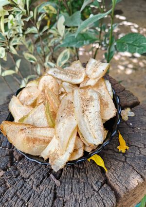 A picture of Homemade Raw banana chips.