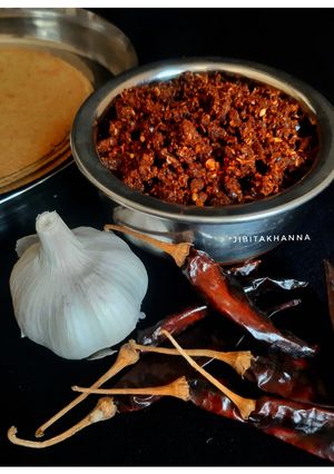 A picture of Dry Garlic Chutney.