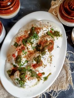 દહીં વડા (Dahi Vada Recipe in Gujarati) રેસીપી મુખ્ય ફોટો