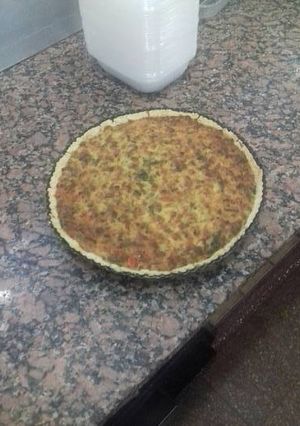 Una foto de Tarta de puerro, cebolla, morrón y jamón