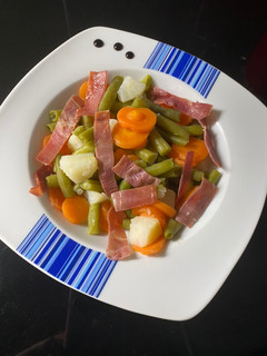 Una foto de Verdura 🌶 engañada con tiras de jamón
