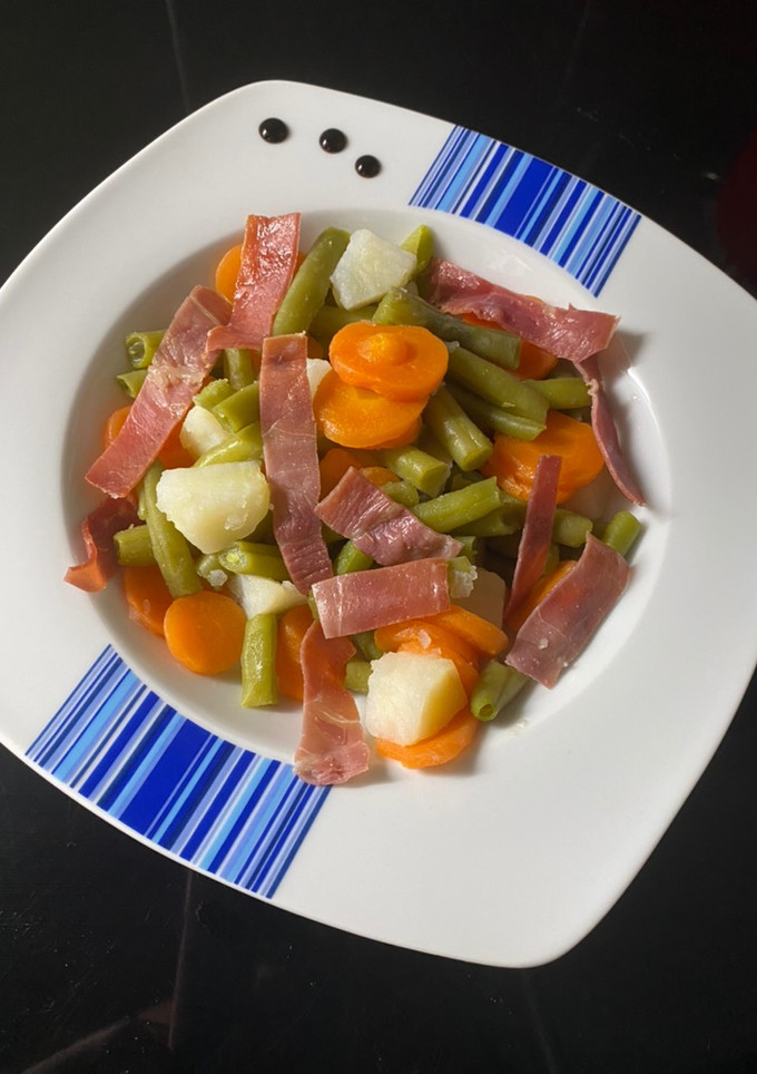 Una foto de Verdura 🌶 engañada con tiras de jamón