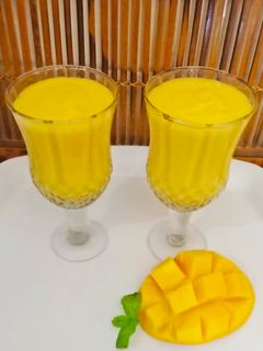 मैंगो शेक (mango shake recipe in hindi) रेसिपी मुख्य फोटो