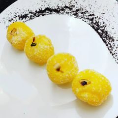 A picture of Coconut Ladoo.