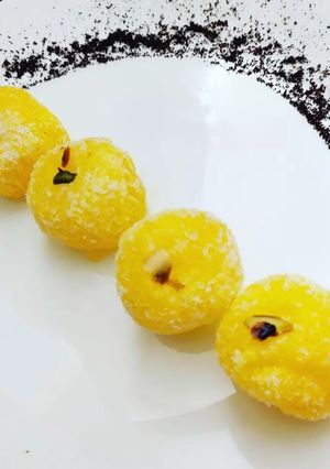 A picture of Coconut Ladoo.