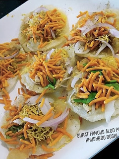 સુરતની ફેમસ આલુપુરી: (SURAT'S FAMOUS ALOO PURI) રેસીપી મુખ્ય ફોટો