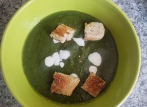 Una foto de Crema de espinaca y brócolis